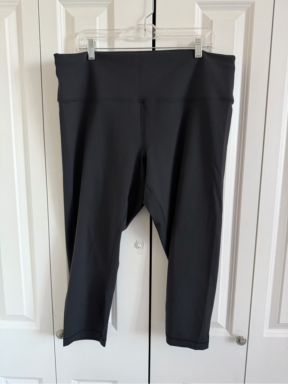 lululemon athletica Black Capri Leggings with Waistband Tag